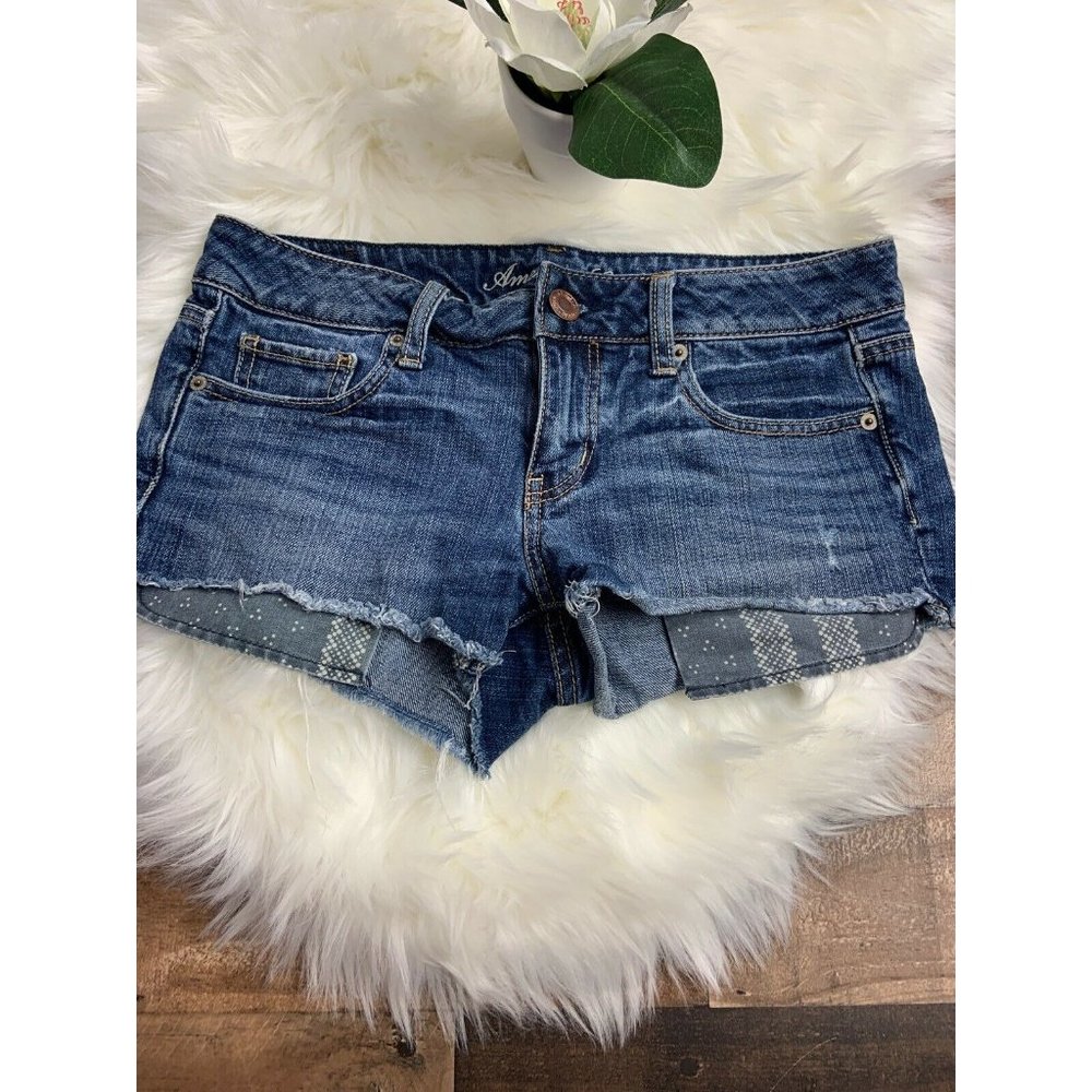 AMERICAN EAGLE Womans Blue Jean Shorts Frayed 4